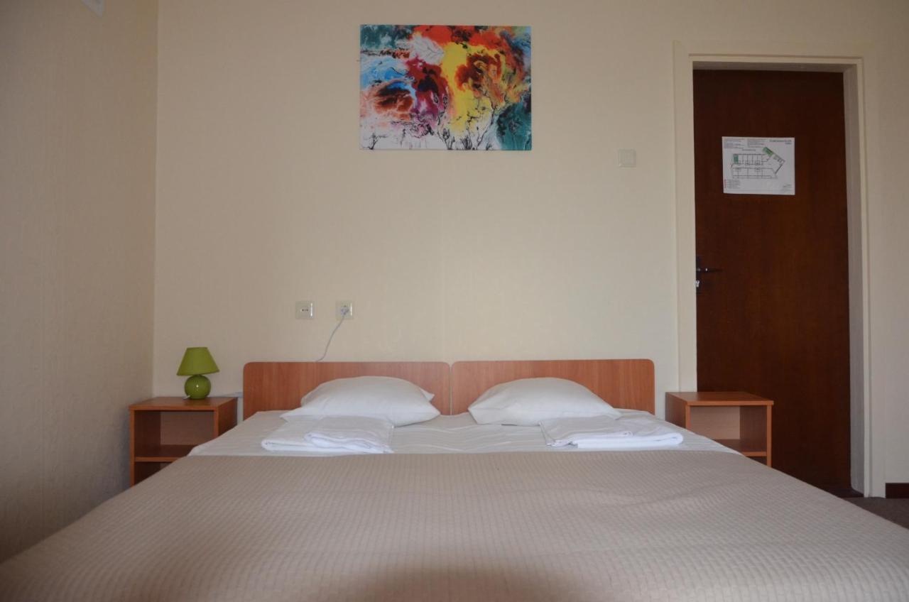 Latgale Hotel Rēzekne Екстериор снимка