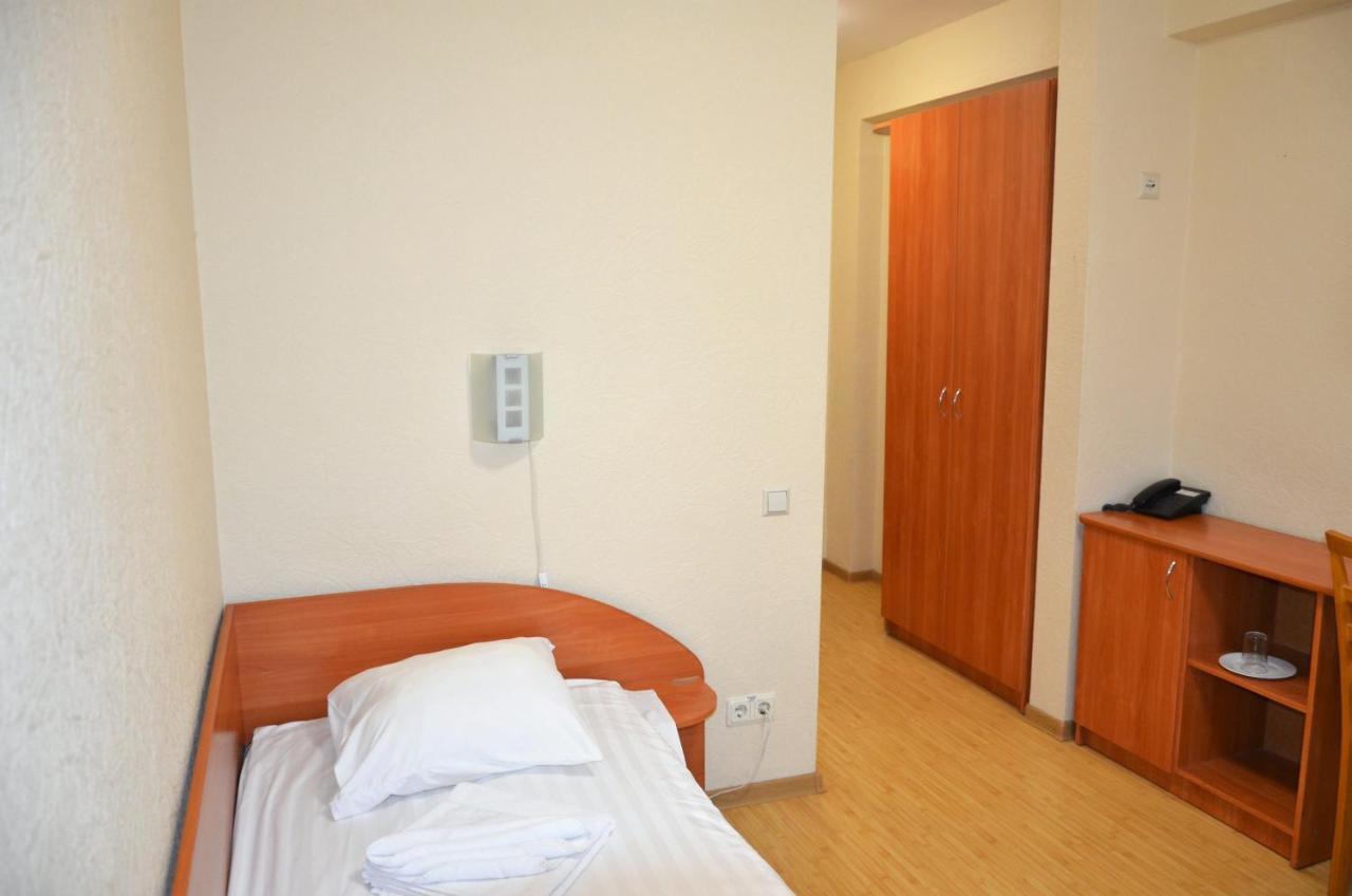 Latgale Hotel Rēzekne Екстериор снимка