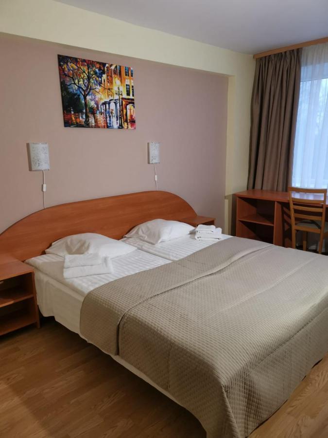 Latgale Hotel Rēzekne Екстериор снимка