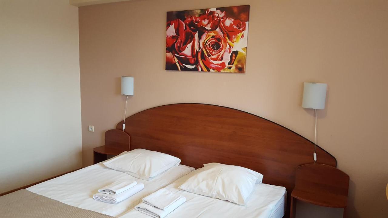 Latgale Hotel Rēzekne Екстериор снимка
