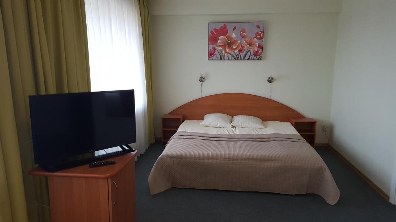 Latgale Hotel Rēzekne Екстериор снимка